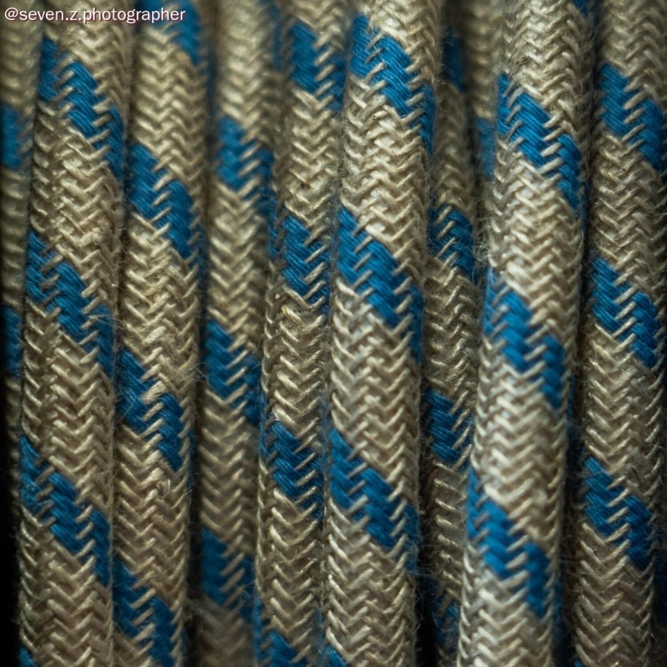 Στρογγυλό Υφασμάτινο Καλώδιο "Stripes" μπεζ λινό και μπλε βαμβάκι RD55 2x0.75