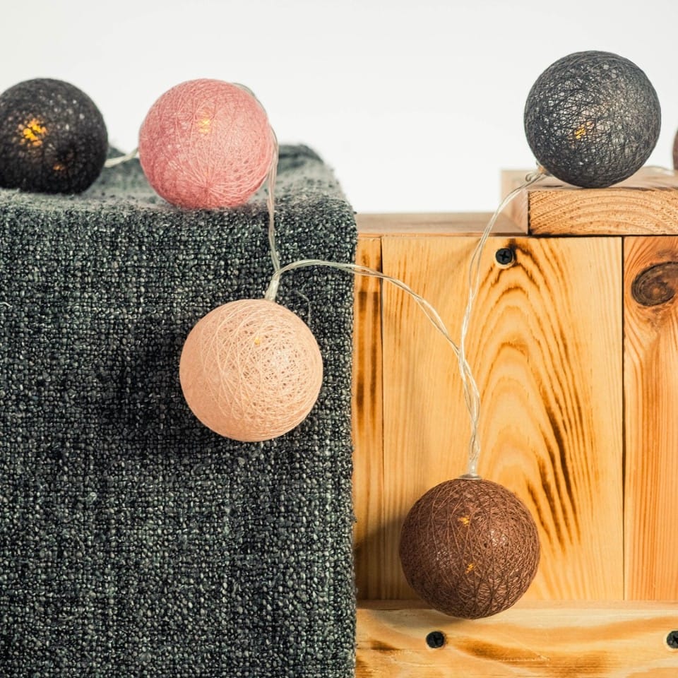 Διακοσμητικές Μπάλες Cotton Balls Led 20L Γιρλάντα Καφε-Μαύρο-Μπεζ-Ροζ