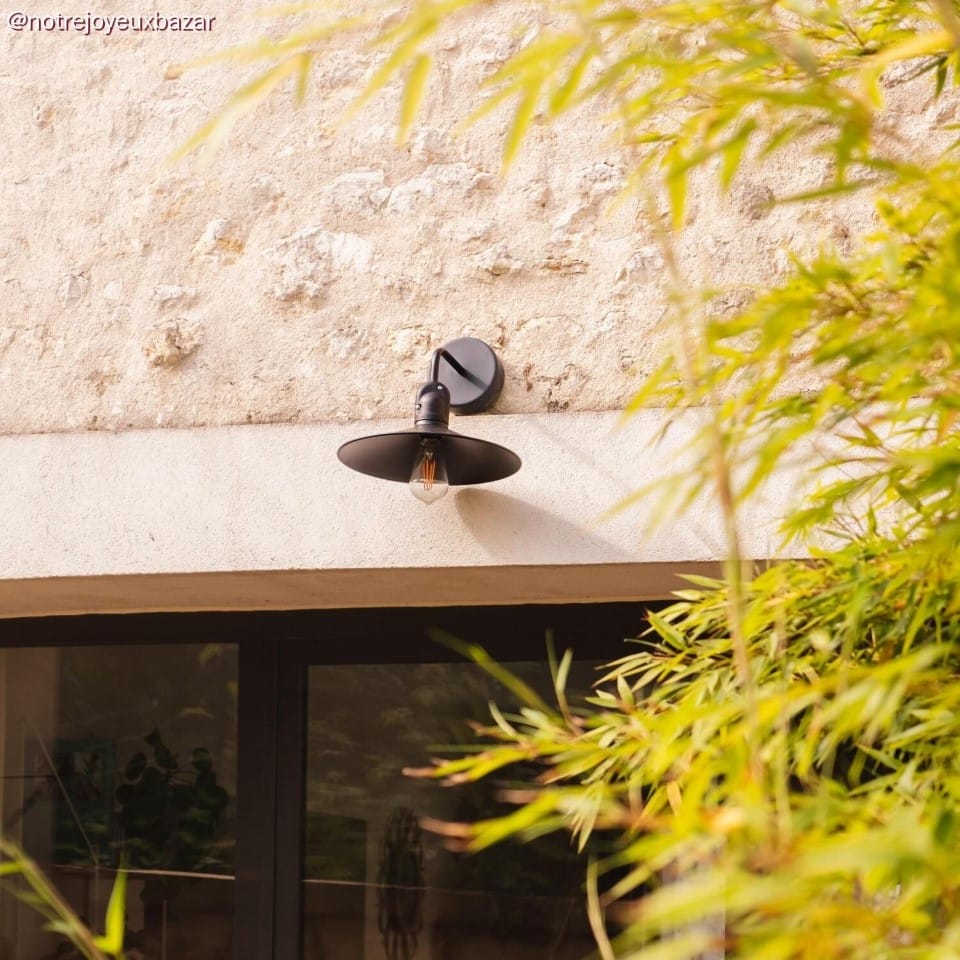Φωτιστικό Τοίχου Fermaluce EIVA για καπέλο με καμπύλη και ντουί με ροδέλες, στεγανό IP65 Μαύρο Με Λάμπα
