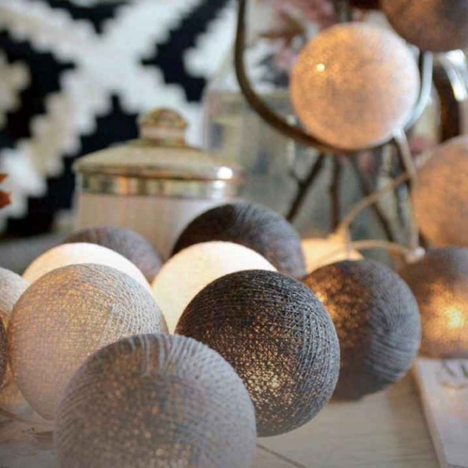 Διακοσμητικές Μπάλες Cotton Balls με LED Φωτάκια με Καλώδιο και Φις Γκρι-Χρυσό Night