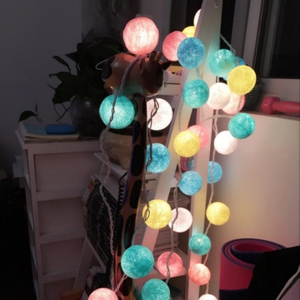 Διακοσμητικές Μπάλες Cotton Balls με LED Φωτάκια Μπαταρίας Πολύχρωμες Happy